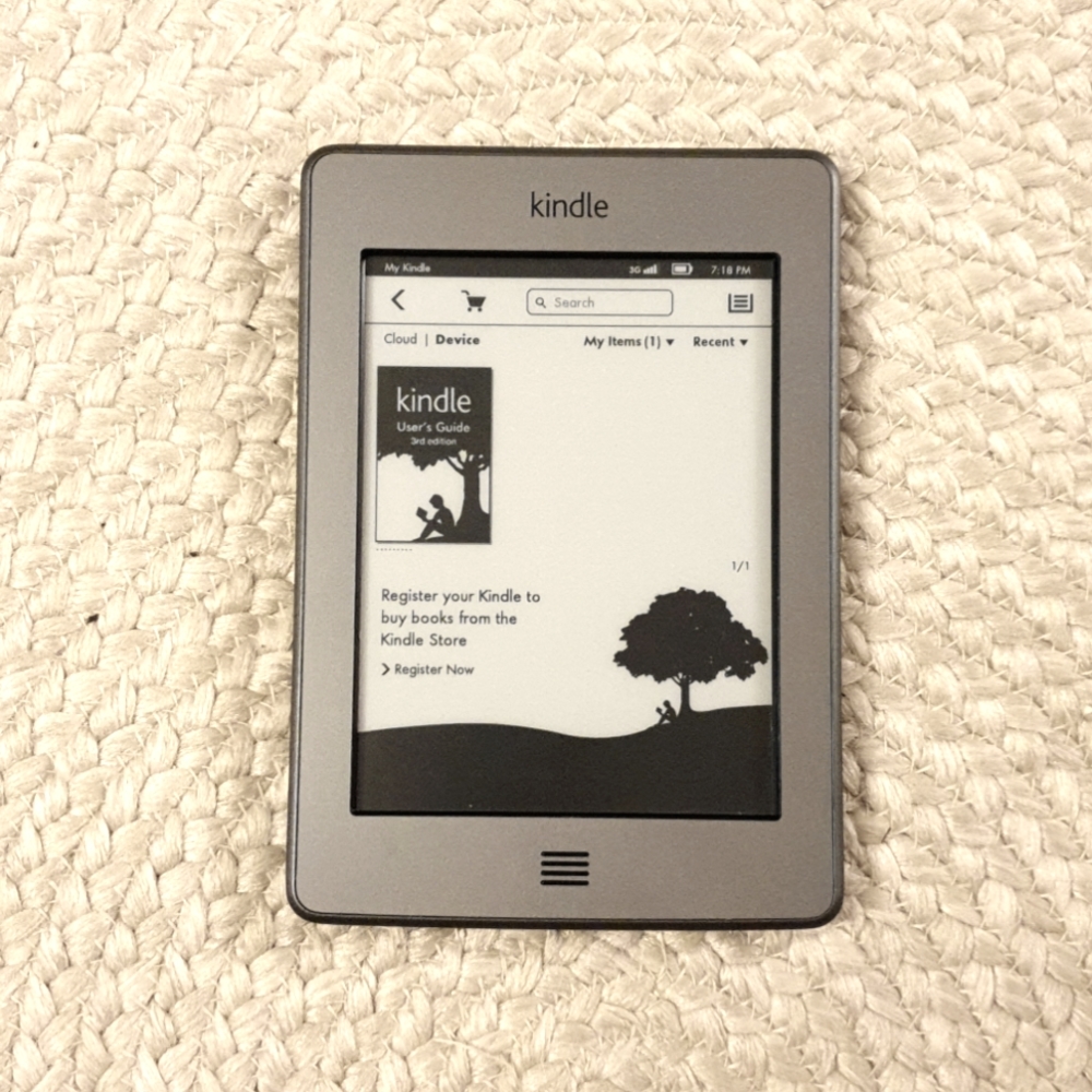 Amazon Kindle Touch 4th generation w/ 3g data D01200